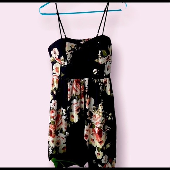 Dresses & Skirts - Black Flora Dress, L